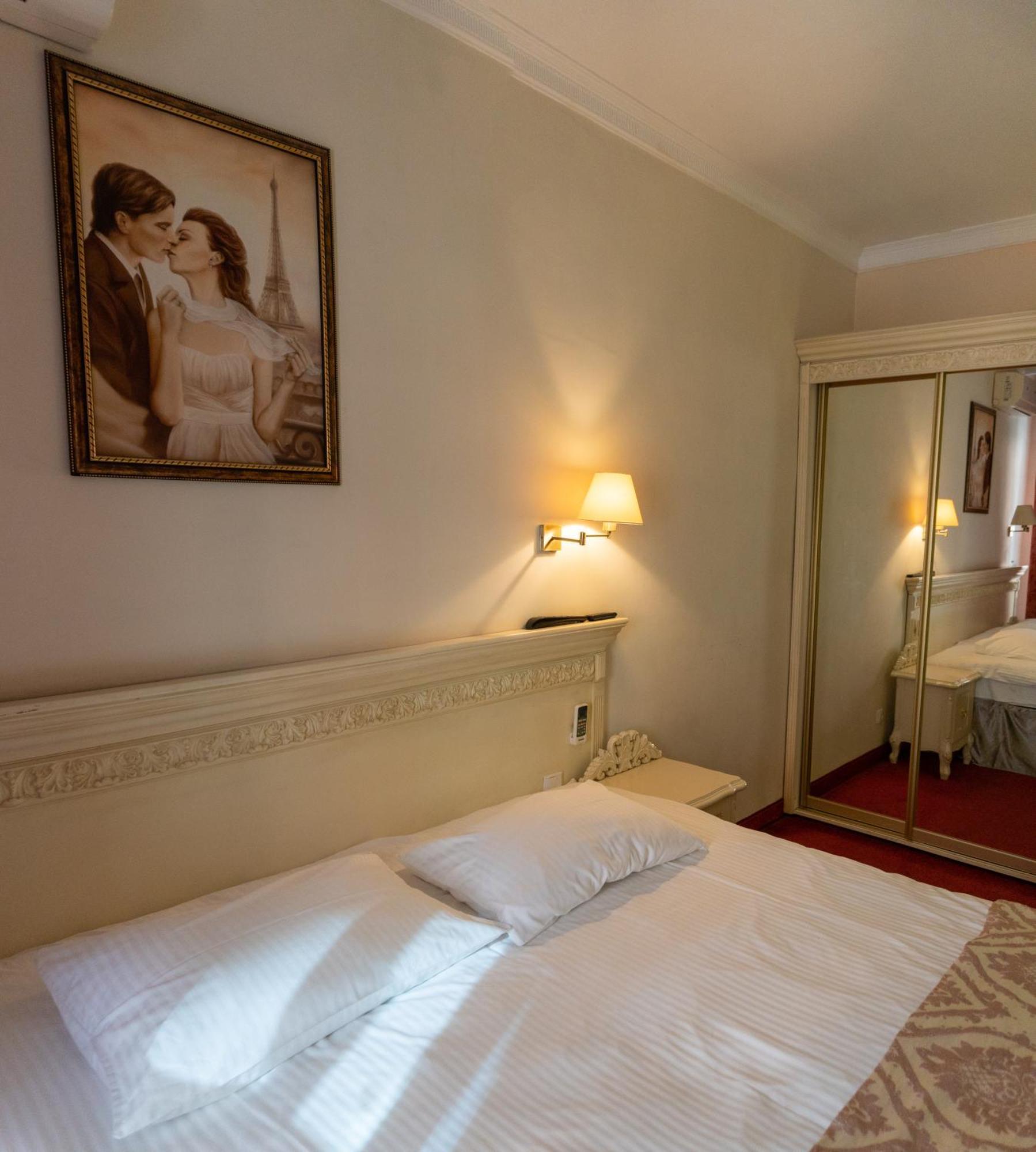 Royal City Hotel キエフ エクステリア 写真