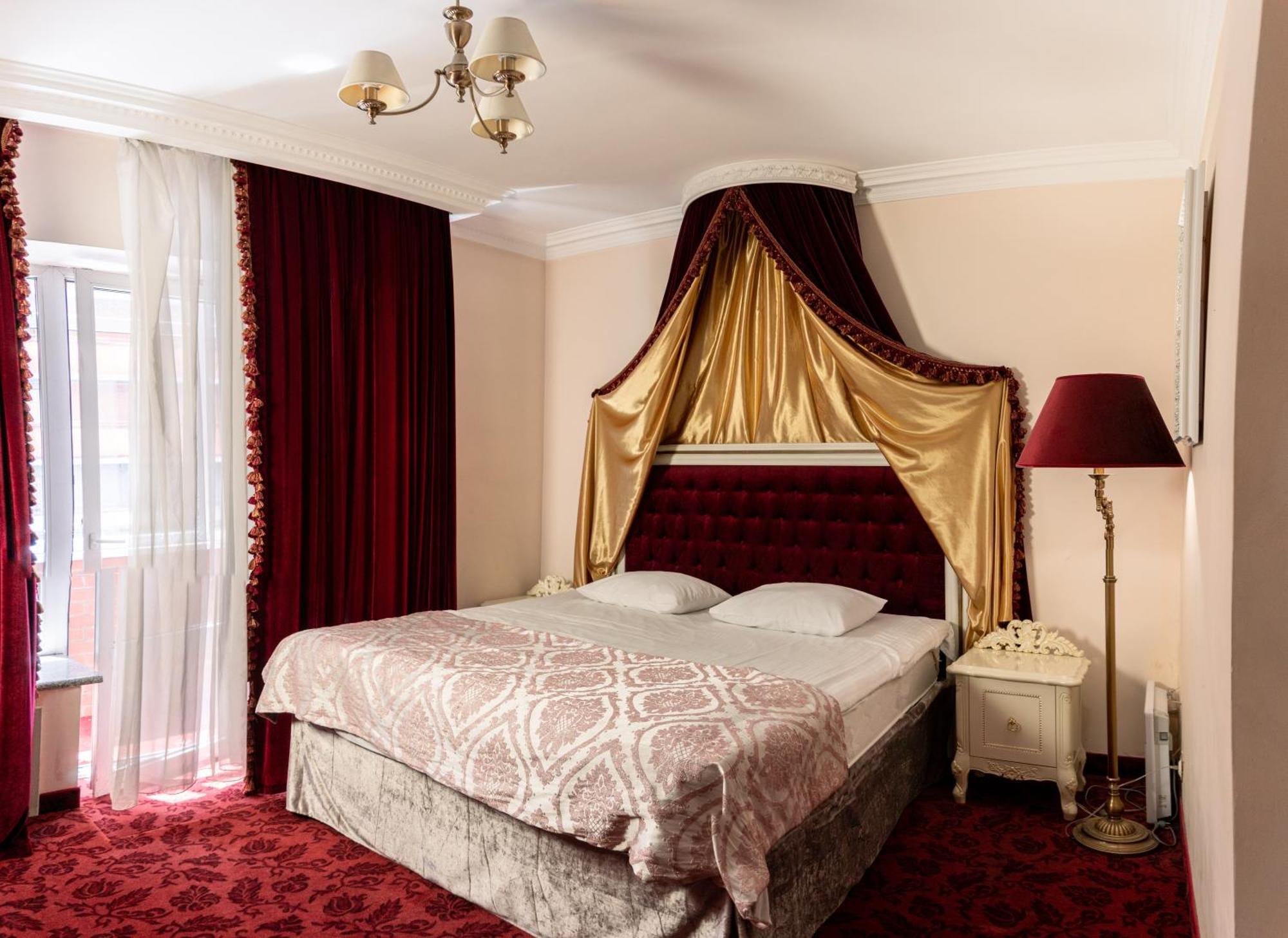 Royal City Hotel キエフ エクステリア 写真