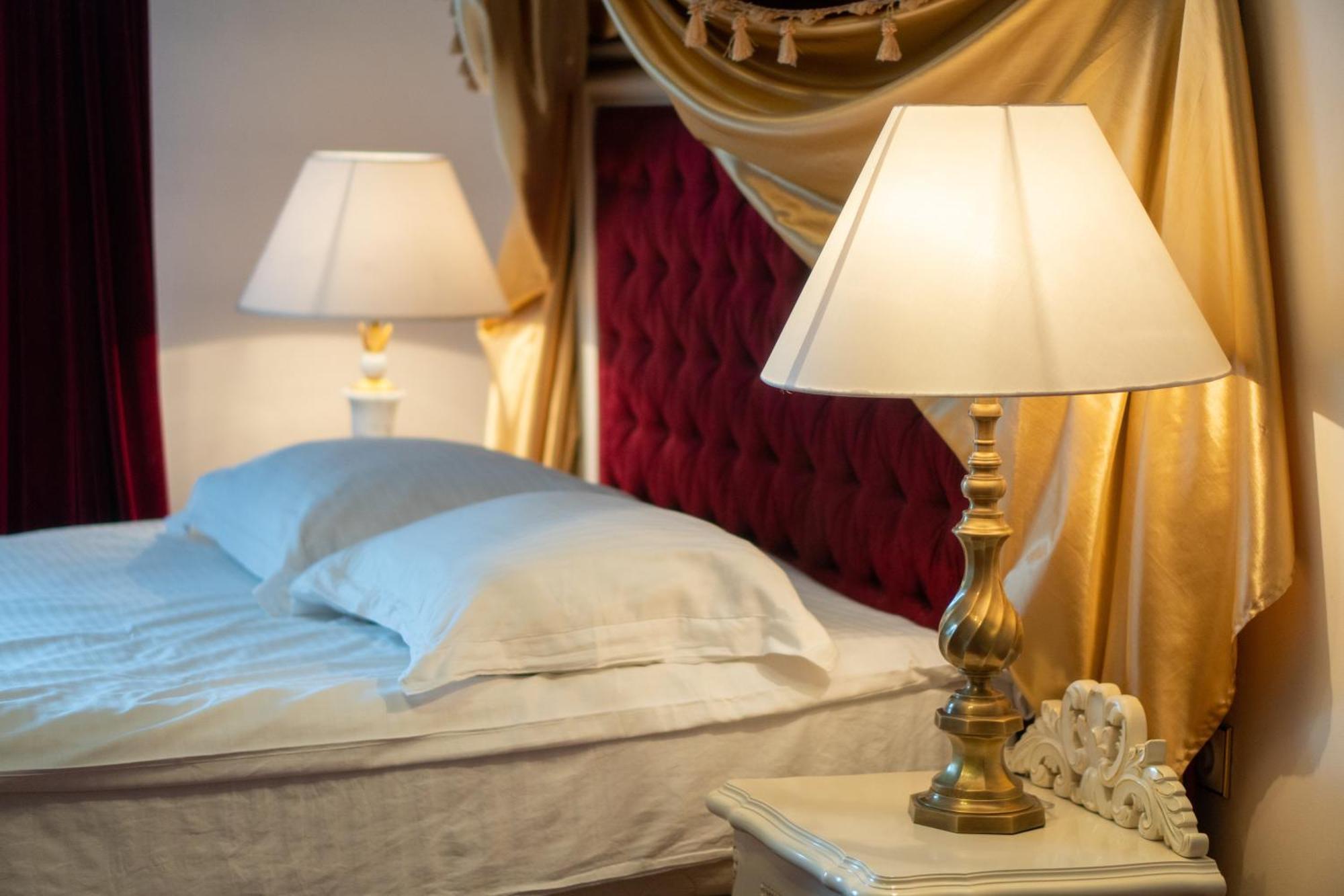 Royal City Hotel キエフ エクステリア 写真
