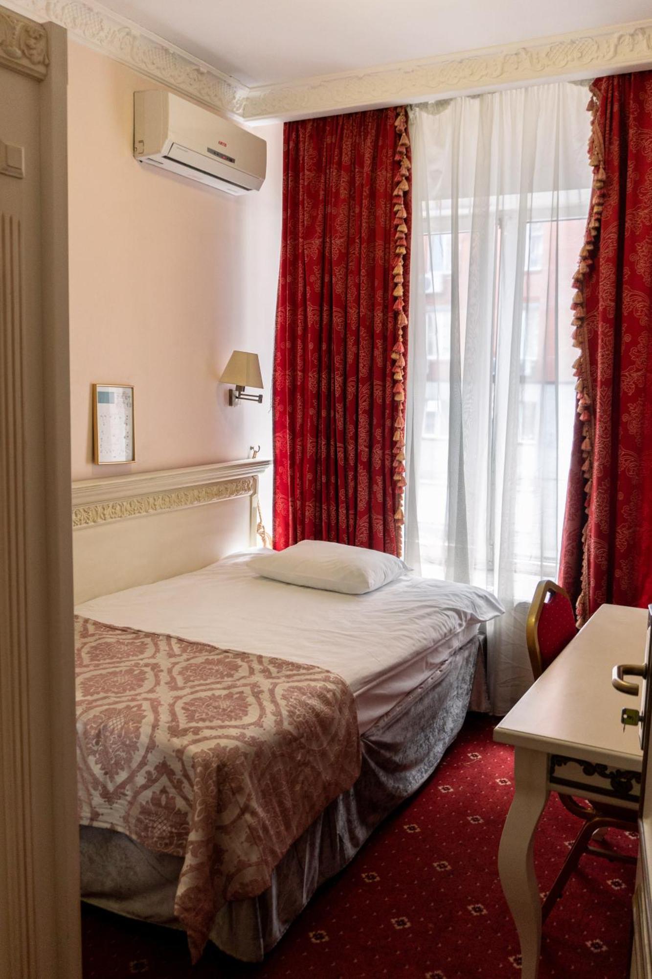Royal City Hotel キエフ エクステリア 写真