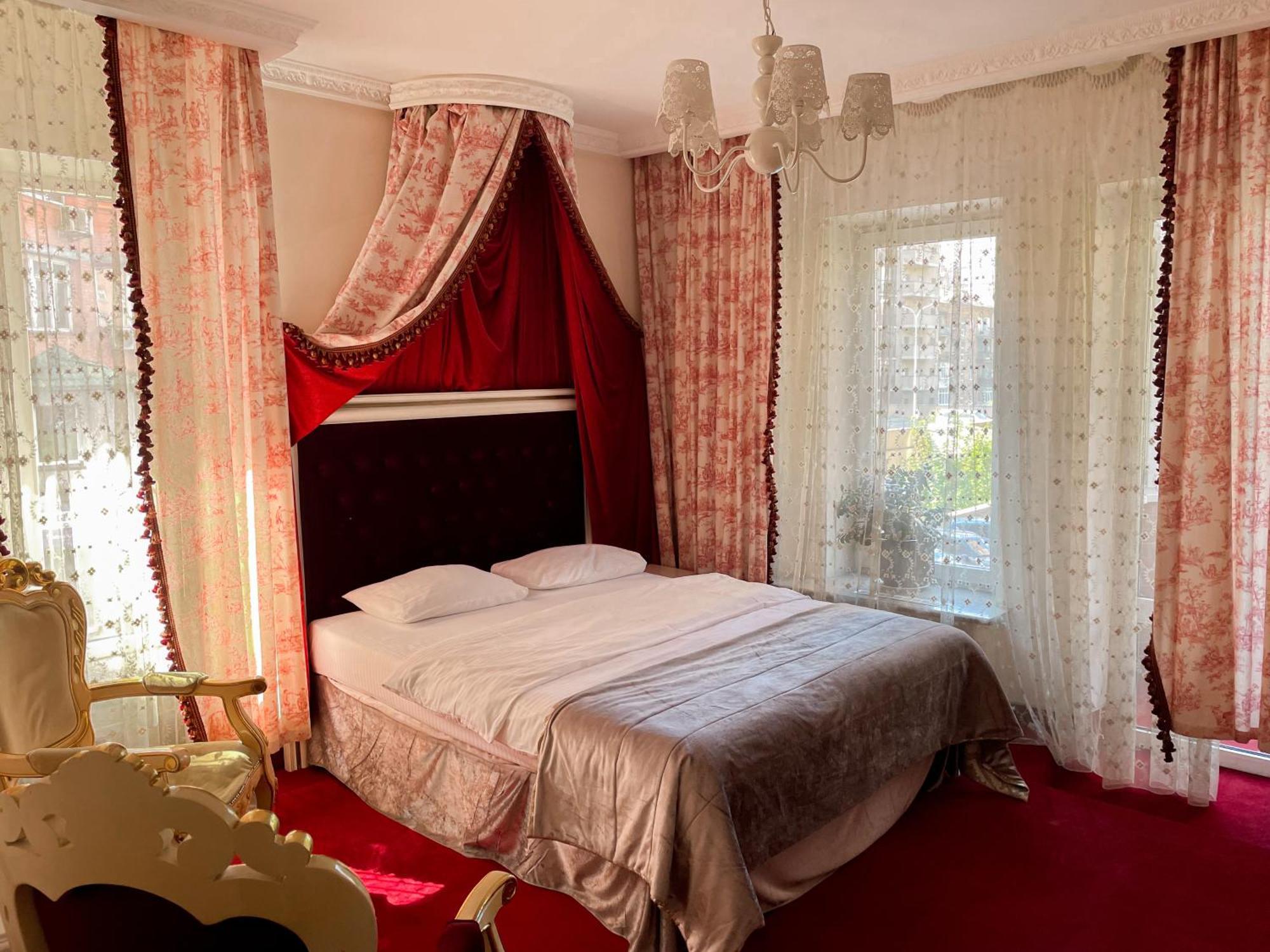 Royal City Hotel キエフ エクステリア 写真