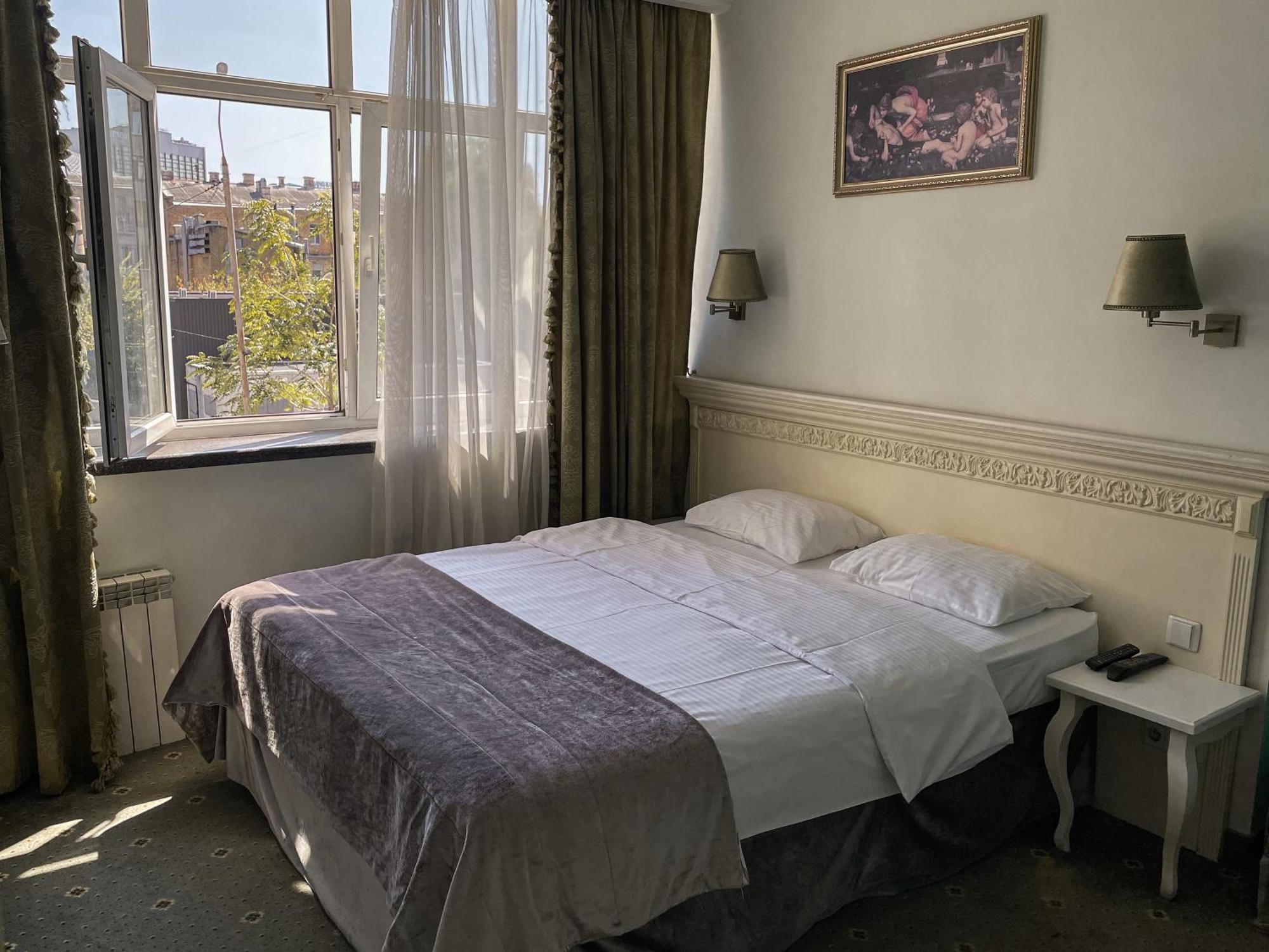 Royal City Hotel キエフ エクステリア 写真