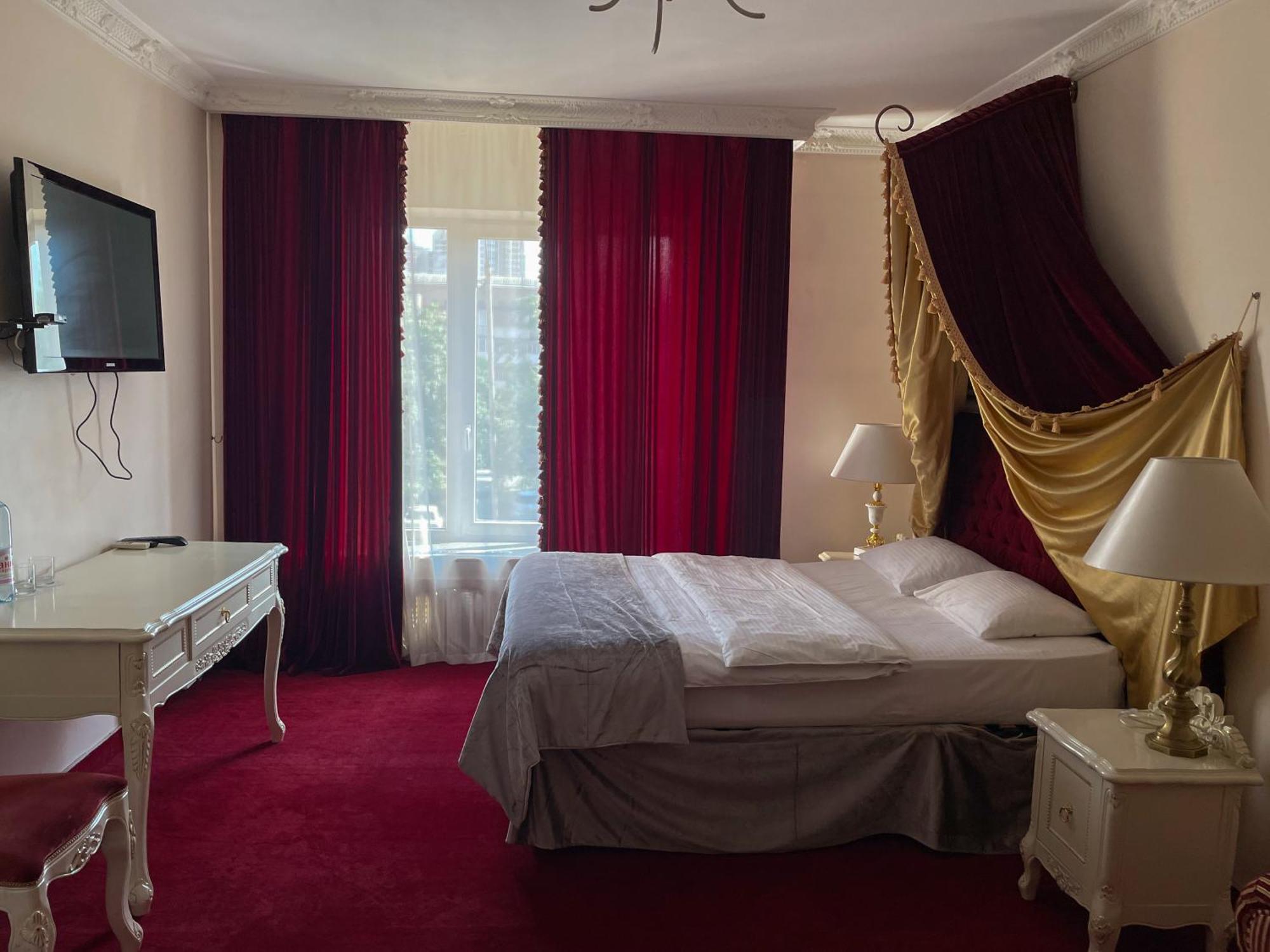 Royal City Hotel キエフ エクステリア 写真