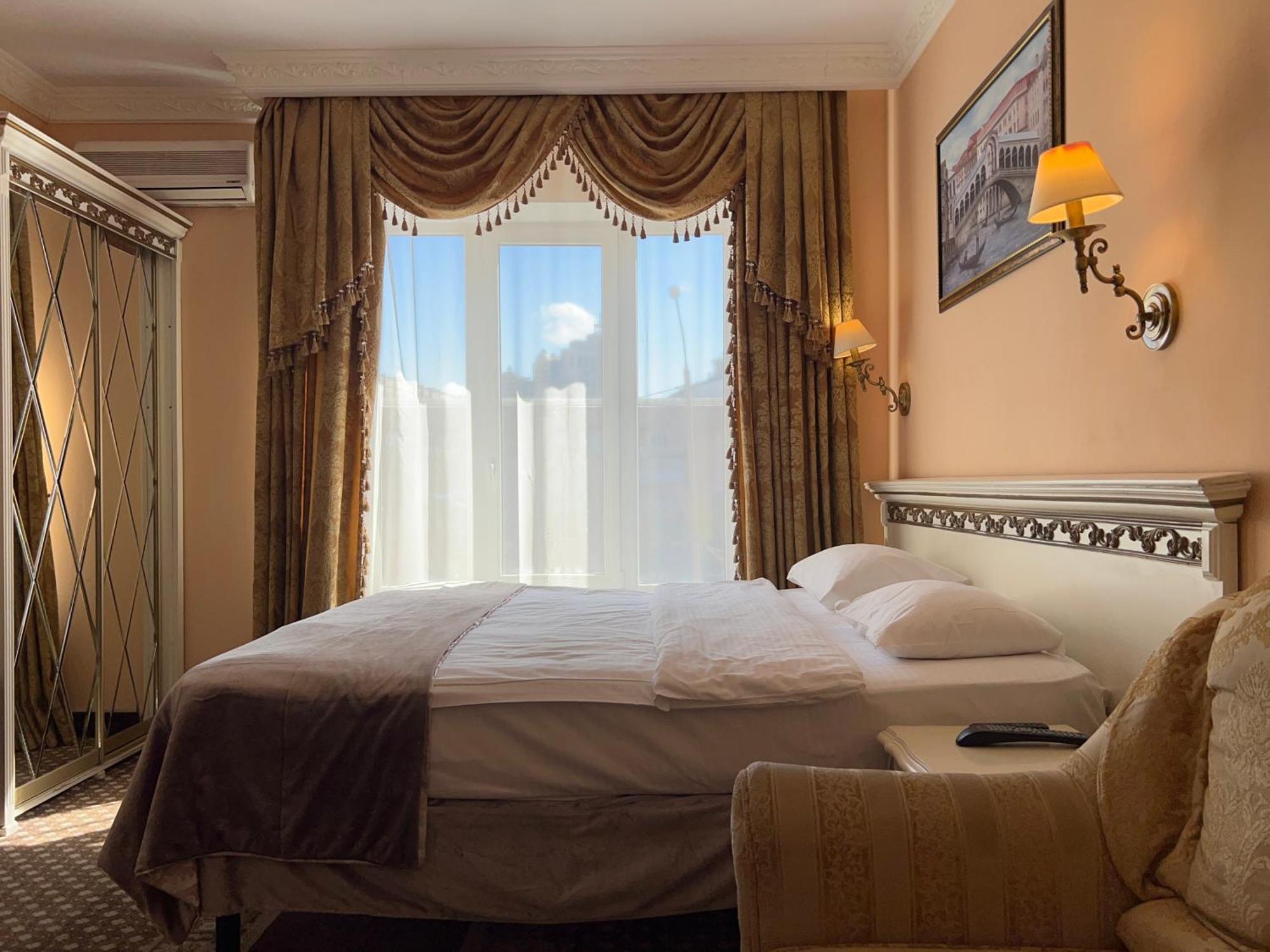 Royal City Hotel キエフ エクステリア 写真