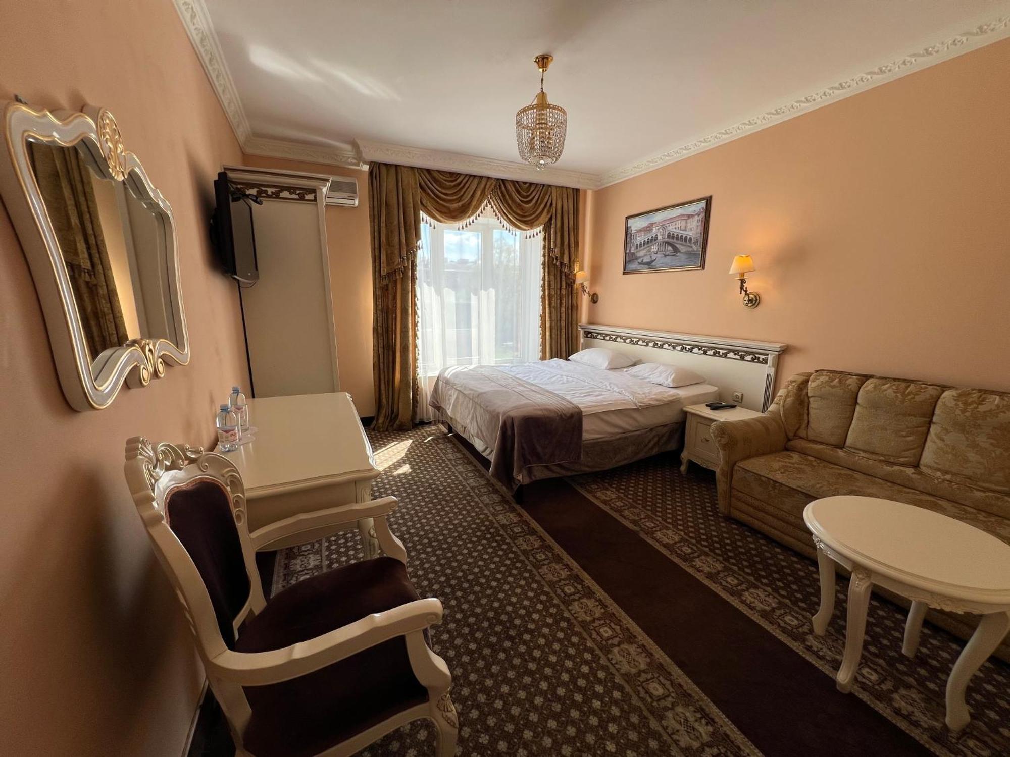 Royal City Hotel キエフ エクステリア 写真