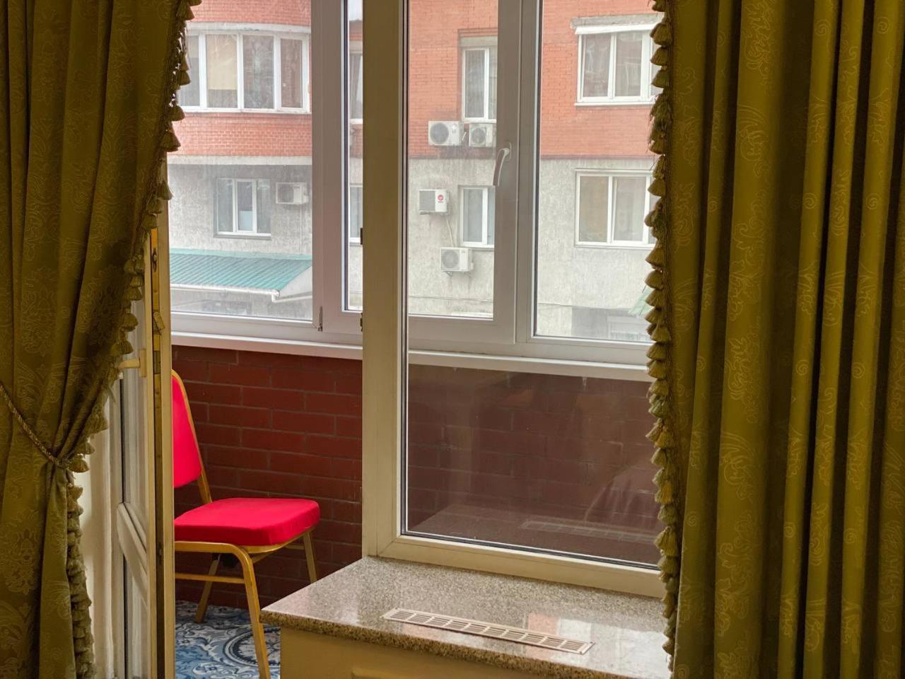Royal City Hotel キエフ エクステリア 写真