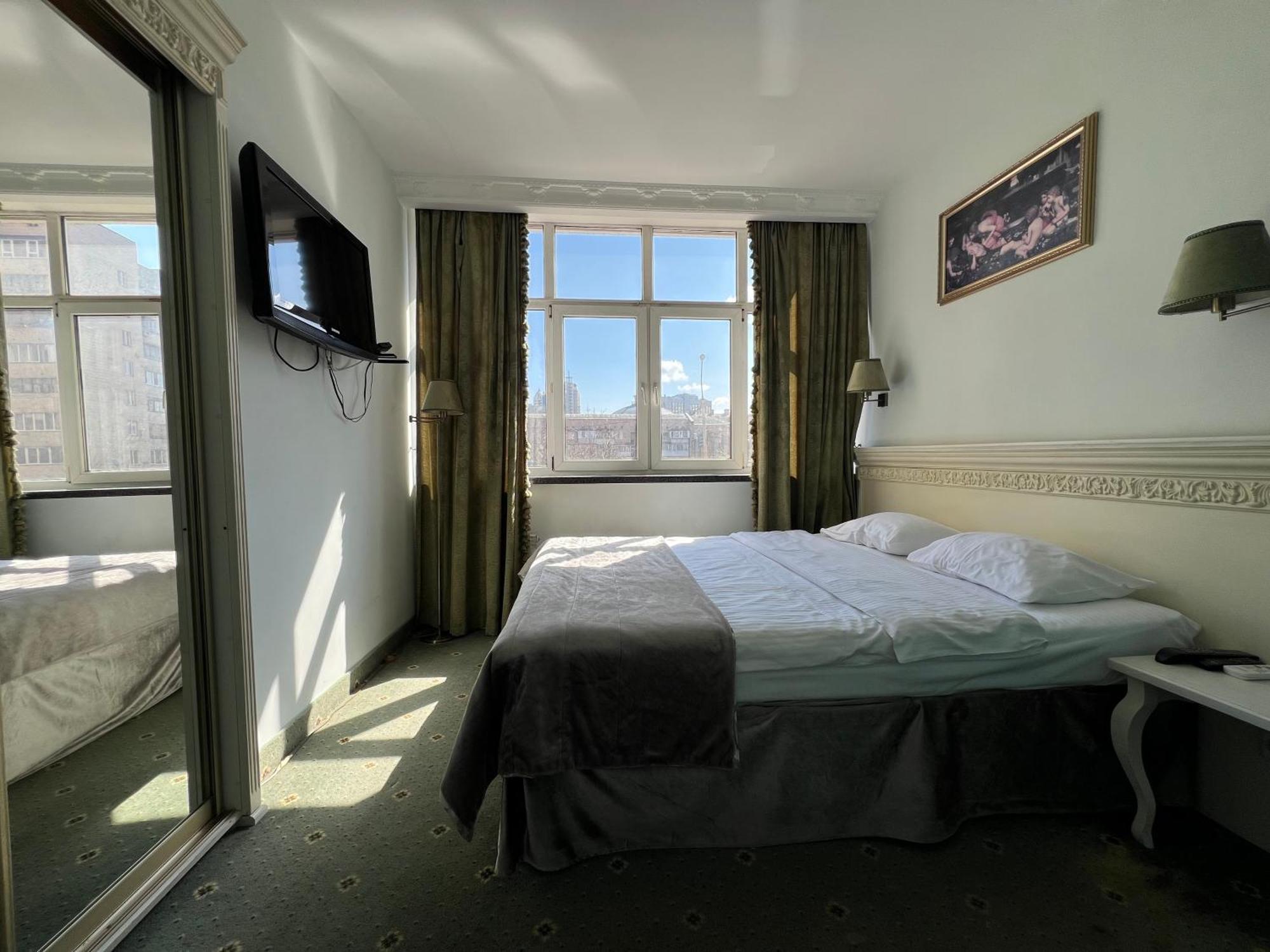 Royal City Hotel キエフ エクステリア 写真